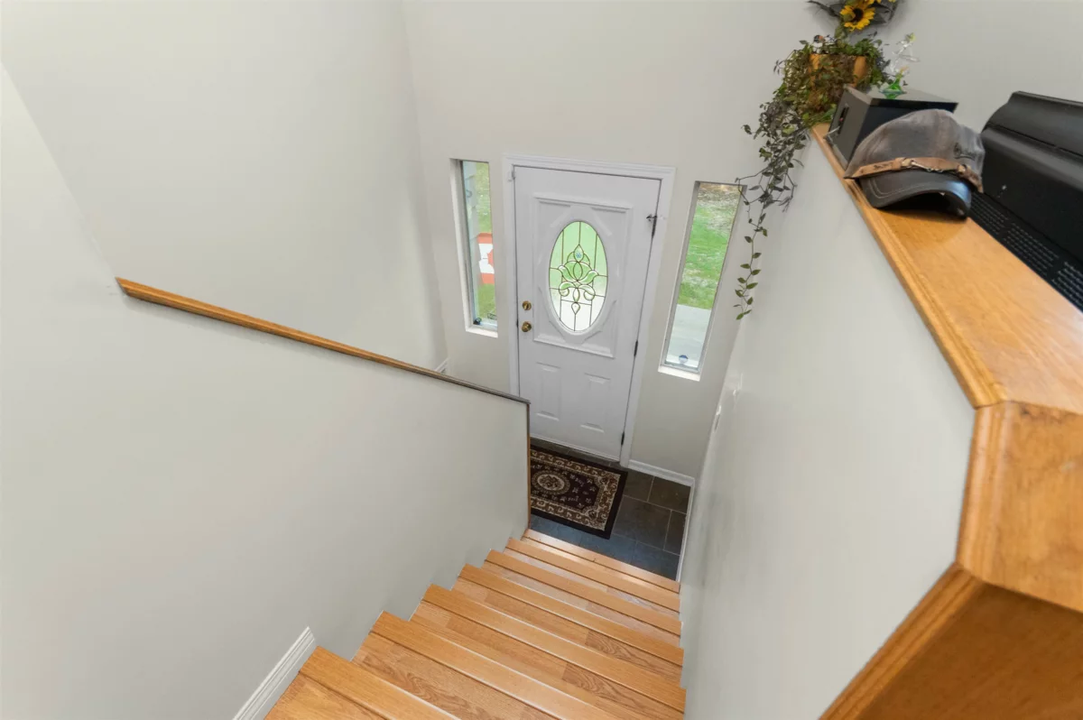 Entry Foyer Photo of 52564 Yale Road, Rosedale, BC