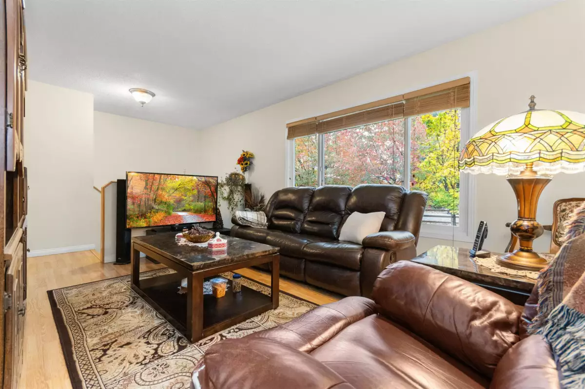Kitchen Island Photo of 52564 Yale Road, Rosedale, BC