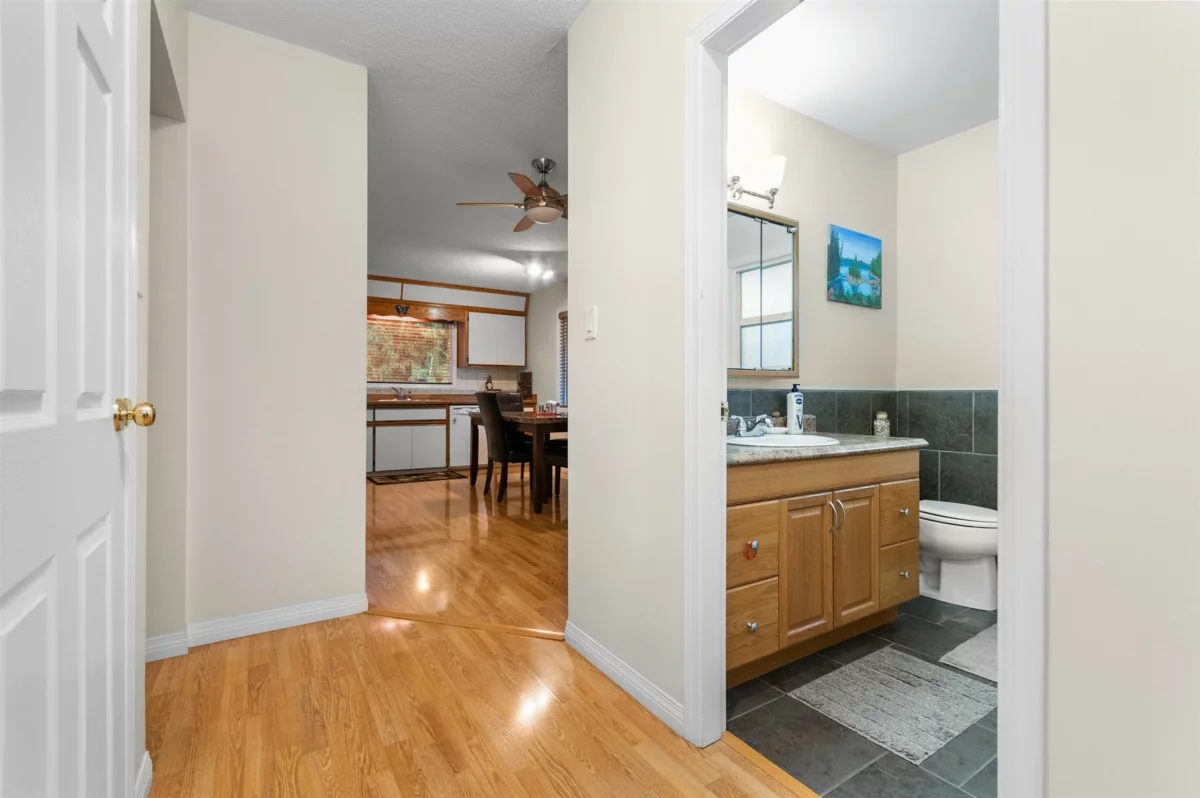 Mudroom Photo of 52564 Yale Road, Rosedale, BC