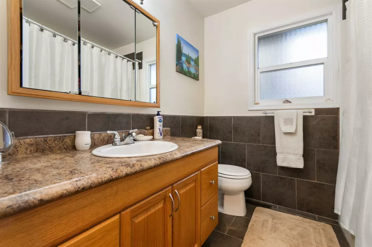 Powder Room Photo of 52564 Yale Road, Rosedale, BC