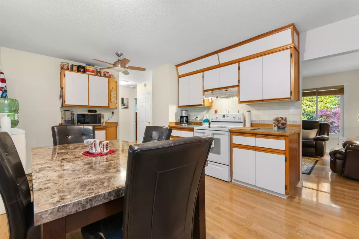 Walk-In Closet Photo of 52564 Yale Road, Rosedale, BC