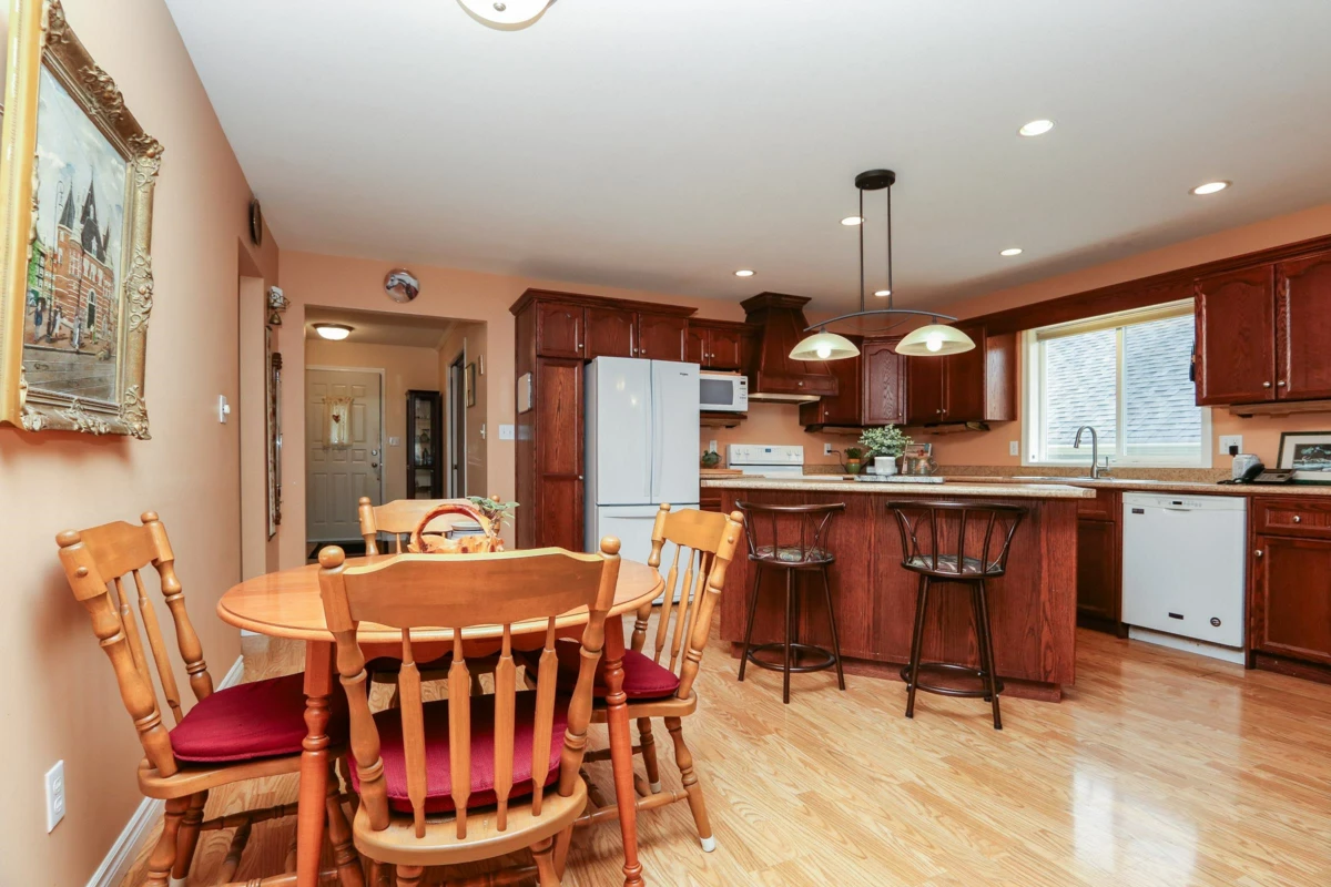 Breakfast Nook Photo of 12 43875 Chilliwack Mountain Road, Chilliwack, BC