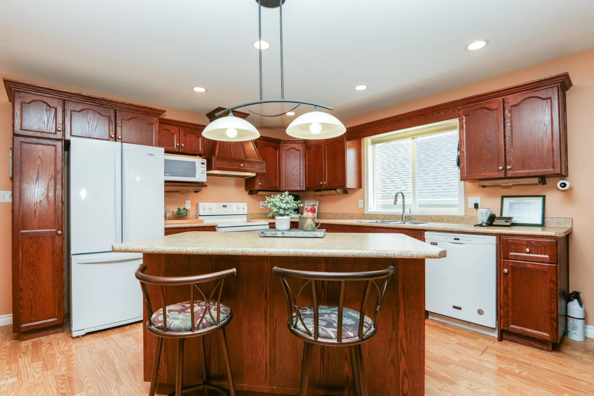 Dining Area Photo of 12 43875 Chilliwack Mountain Road, Chilliwack, BC