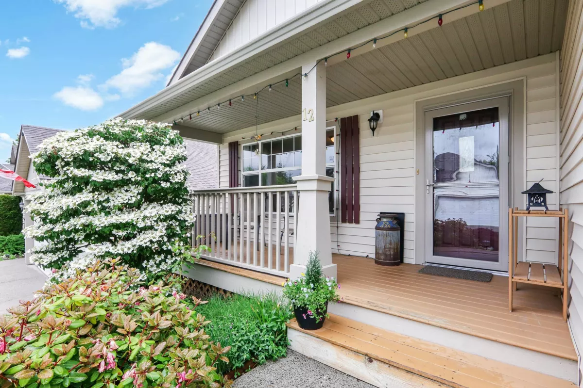 Entry Foyer Photo of 12 43875 Chilliwack Mountain Road, Chilliwack, BC
