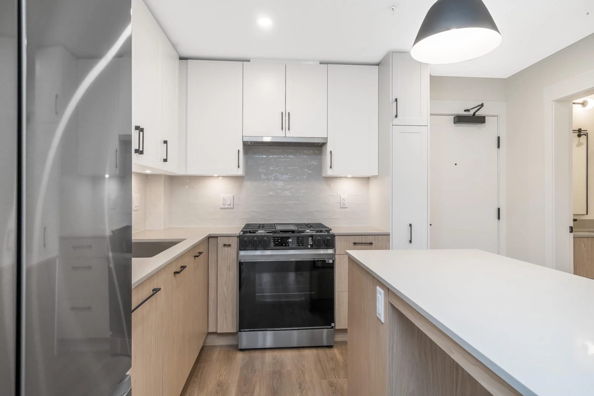 Primary Bathroom Photo of 309 27215 Aldergrove Town Centre Drive, Langley, BC