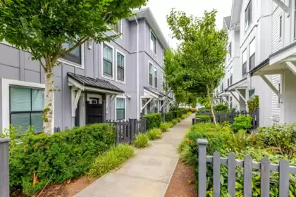 21 5945 176a Street, Surrey, BC, Surrey — Townhouse for sale
