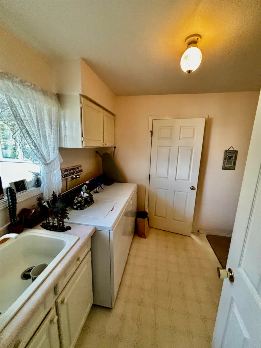 Breakfast Nook Photo of 46544 Seaholm Crescent, Chilliwack, BC