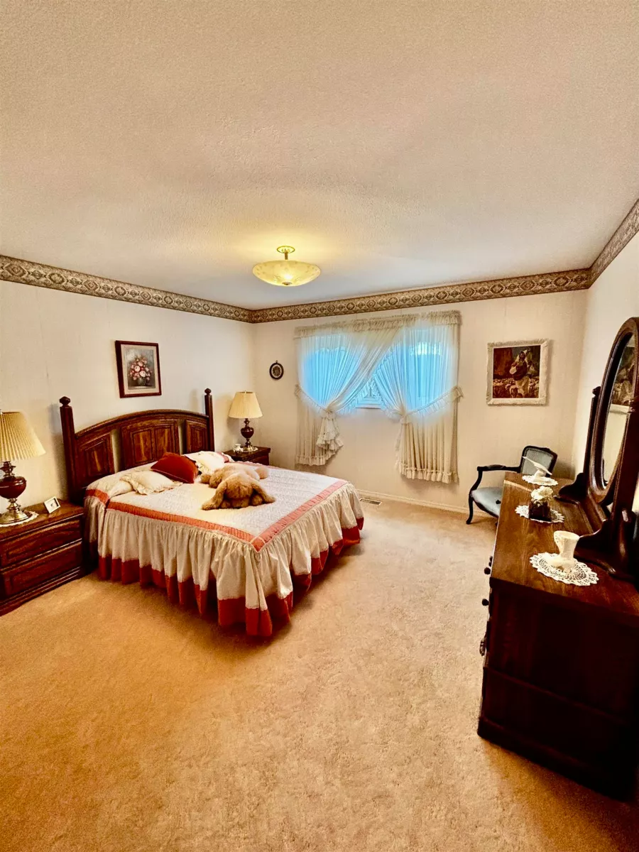 Walk-In Closet Photo of 46544 Seaholm Crescent, Chilliwack, BC