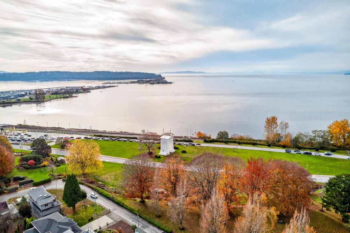 Community Amenities Photo (Clubhouse) of 16937 Avenue, Surrey, BC
