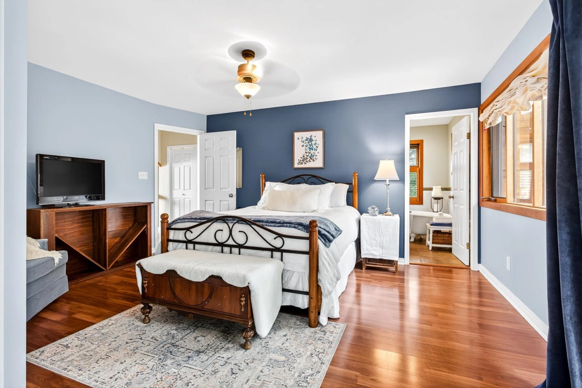 Laundry Room Photo of 16937 Avenue, Surrey, BC