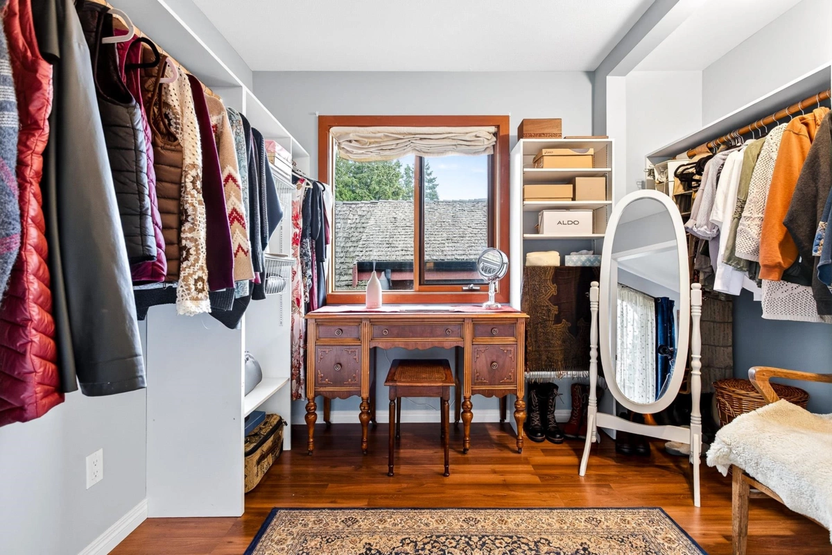 Mudroom Photo of 16937 Avenue, Surrey, BC