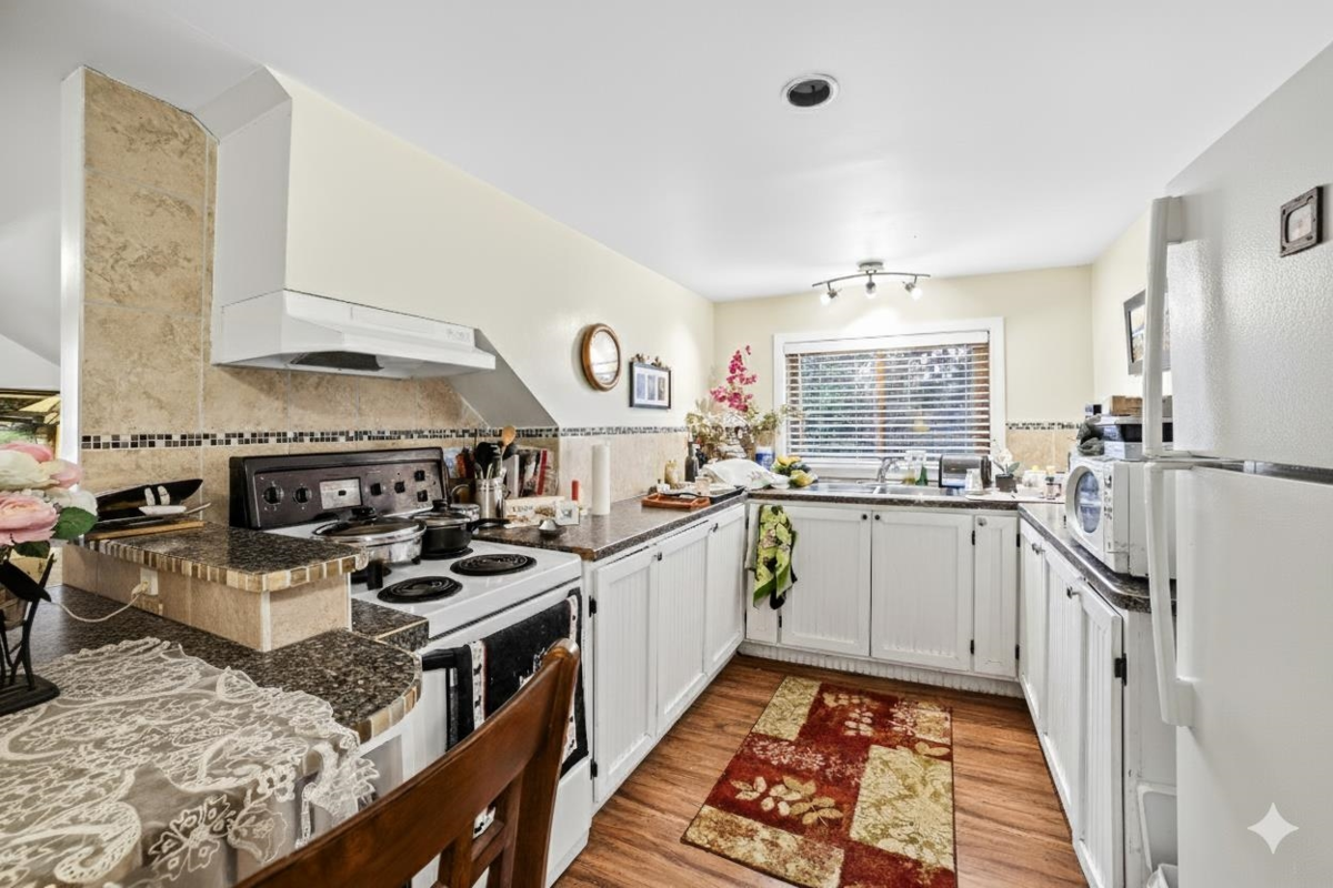 Swimming Pool Photo of 16937 Avenue, Surrey, BC