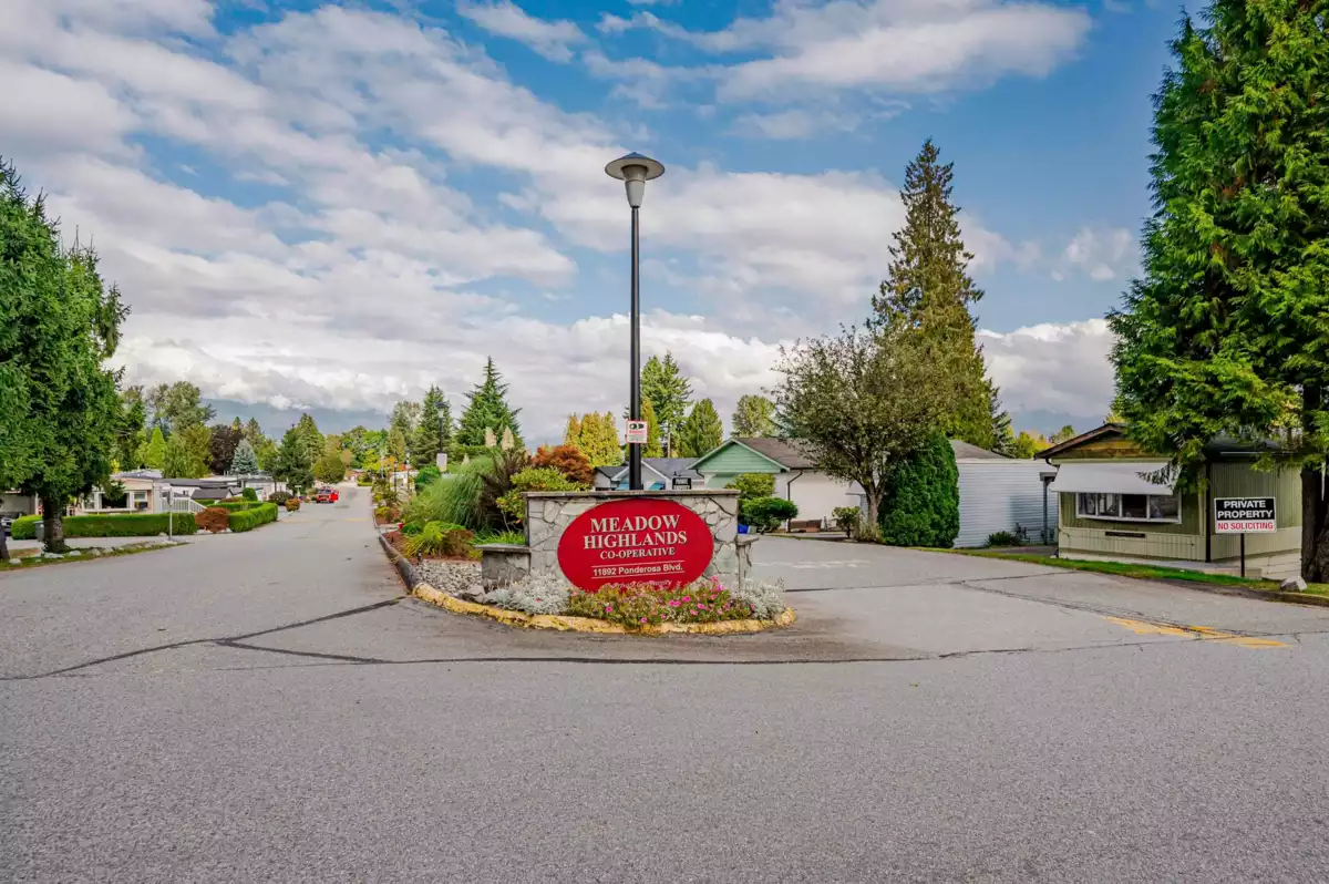 Family Room Photo of 1 11812 Ponderosa Boulevard, Pitt Meadows, BC