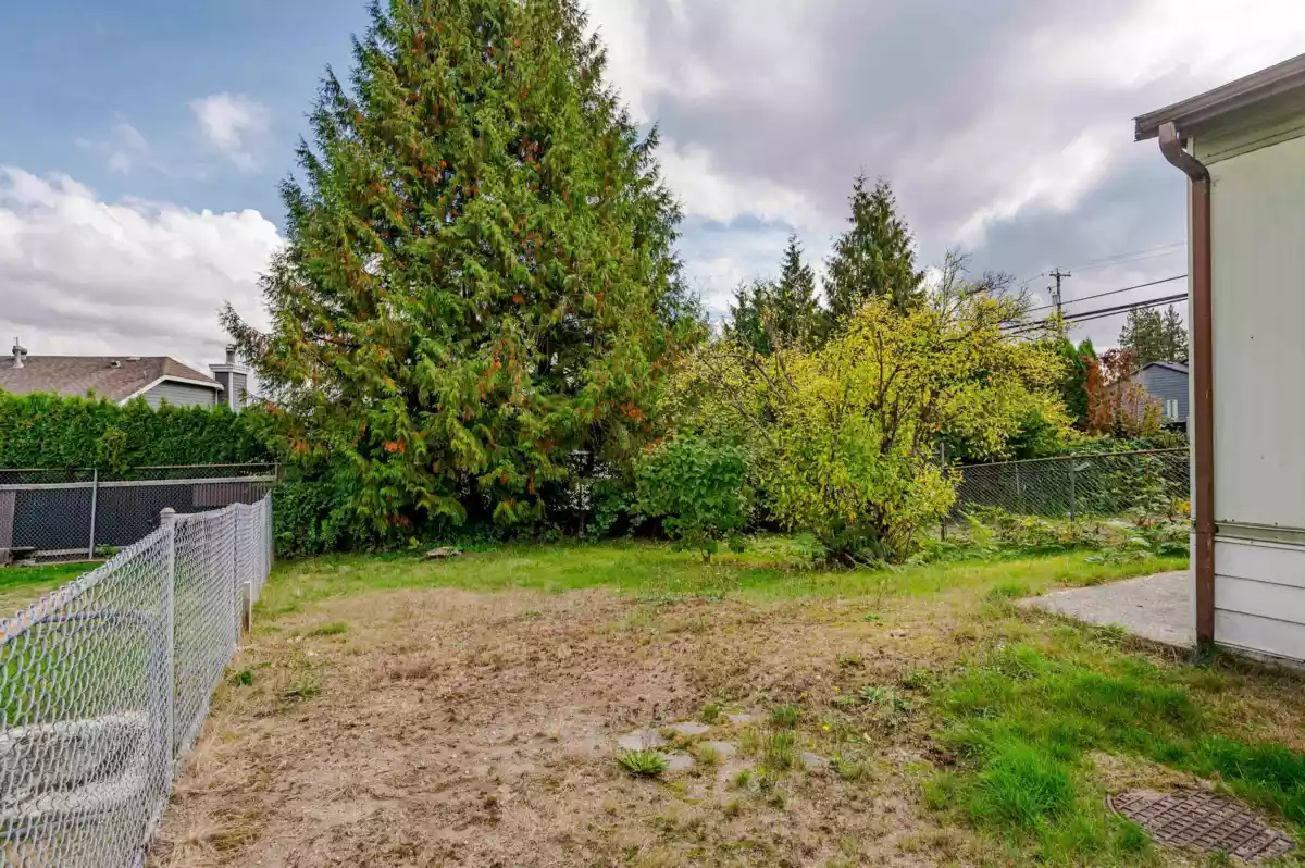 Hallway Photo of 1 11812 Ponderosa Boulevard, Pitt Meadows, BC