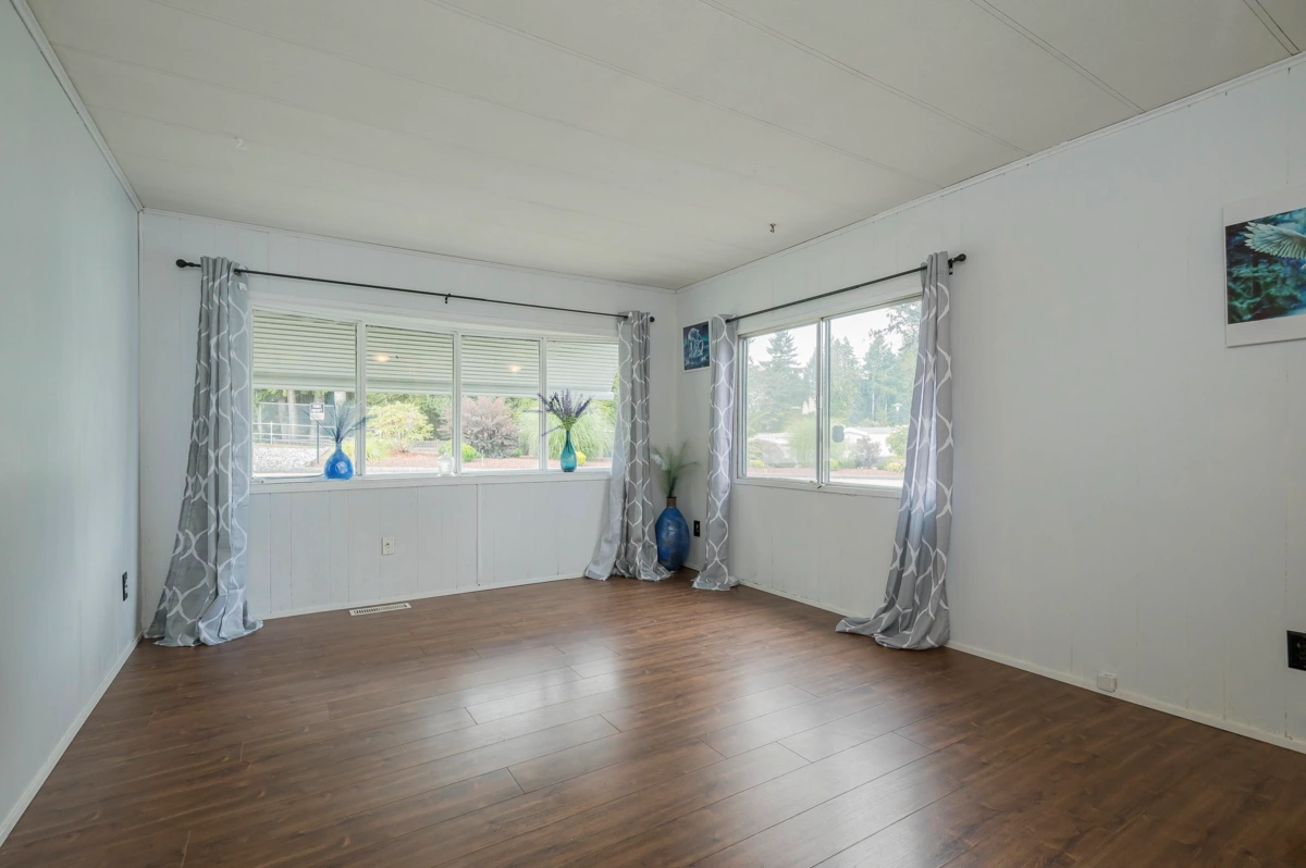 Kitchen Island Photo of 1 11812 Ponderosa Boulevard, Pitt Meadows, BC