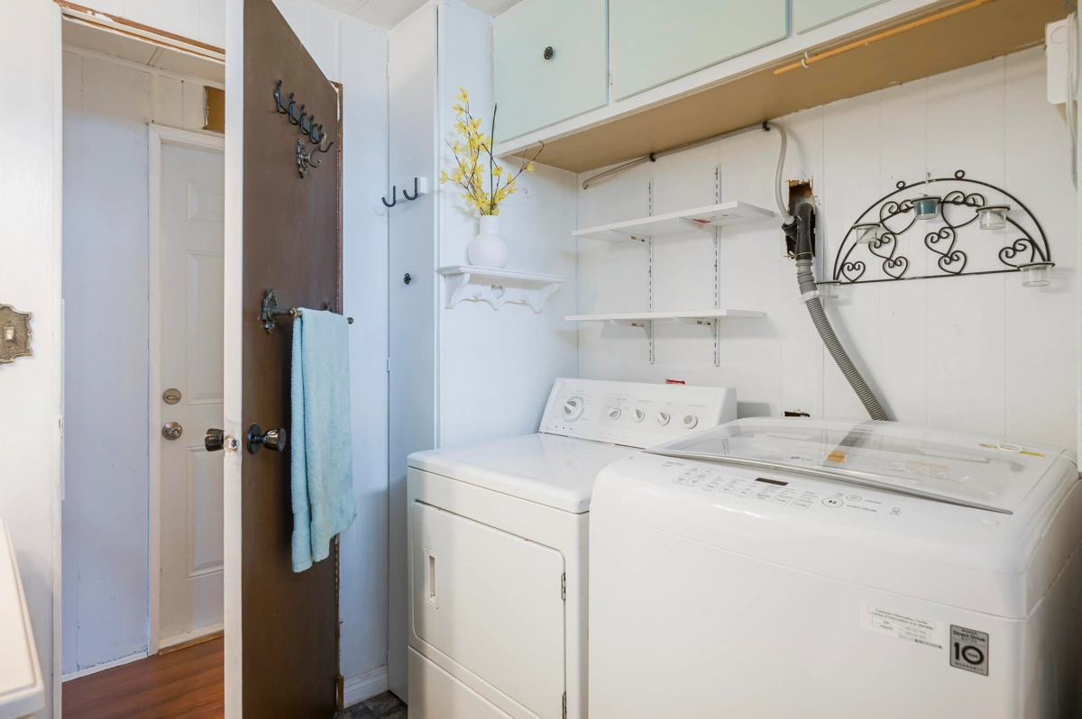 Laundry Room Photo of 1 11812 Ponderosa Boulevard, Pitt Meadows, BC