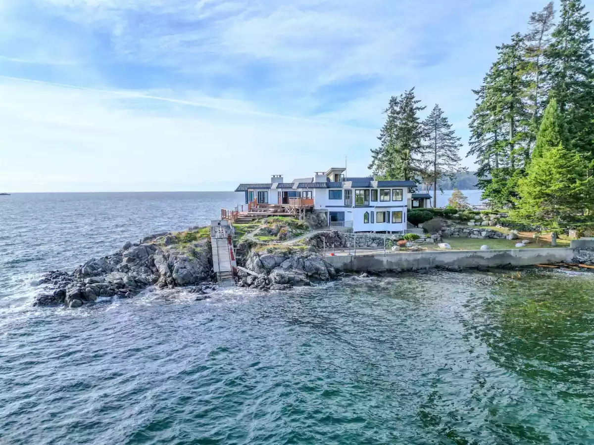 Fitness Center Photo Near 5482 Hill Road, Sechelt, BC