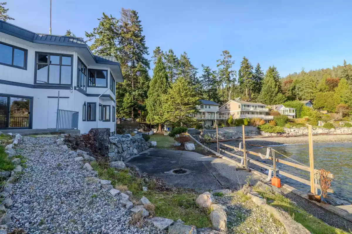 Garden / Landscaping Photo of 5482 Hill Road, Sechelt, BC