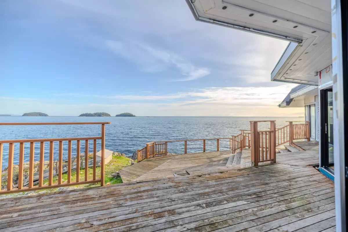 Hallway Photo of 5482 Hill Road, Sechelt, BC