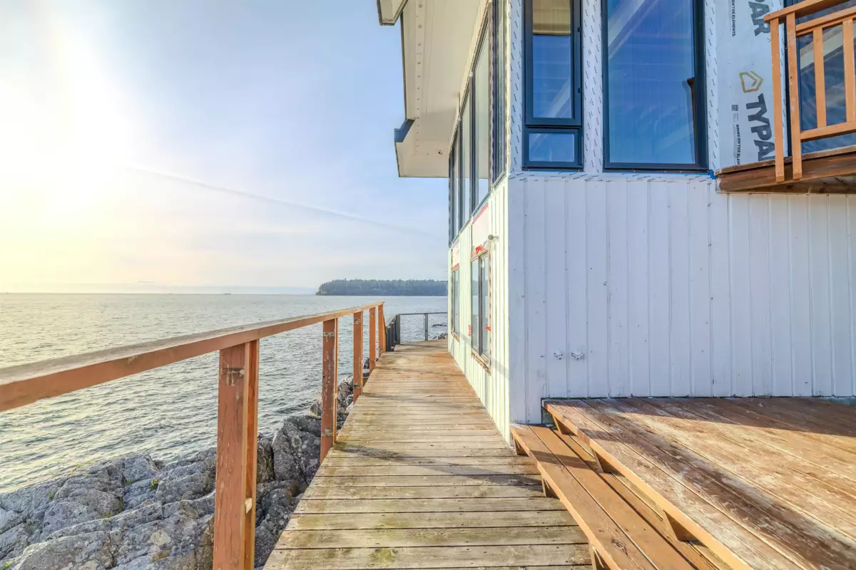 Outdoor Deck Photo of 5482 Hill Road, Sechelt, BC