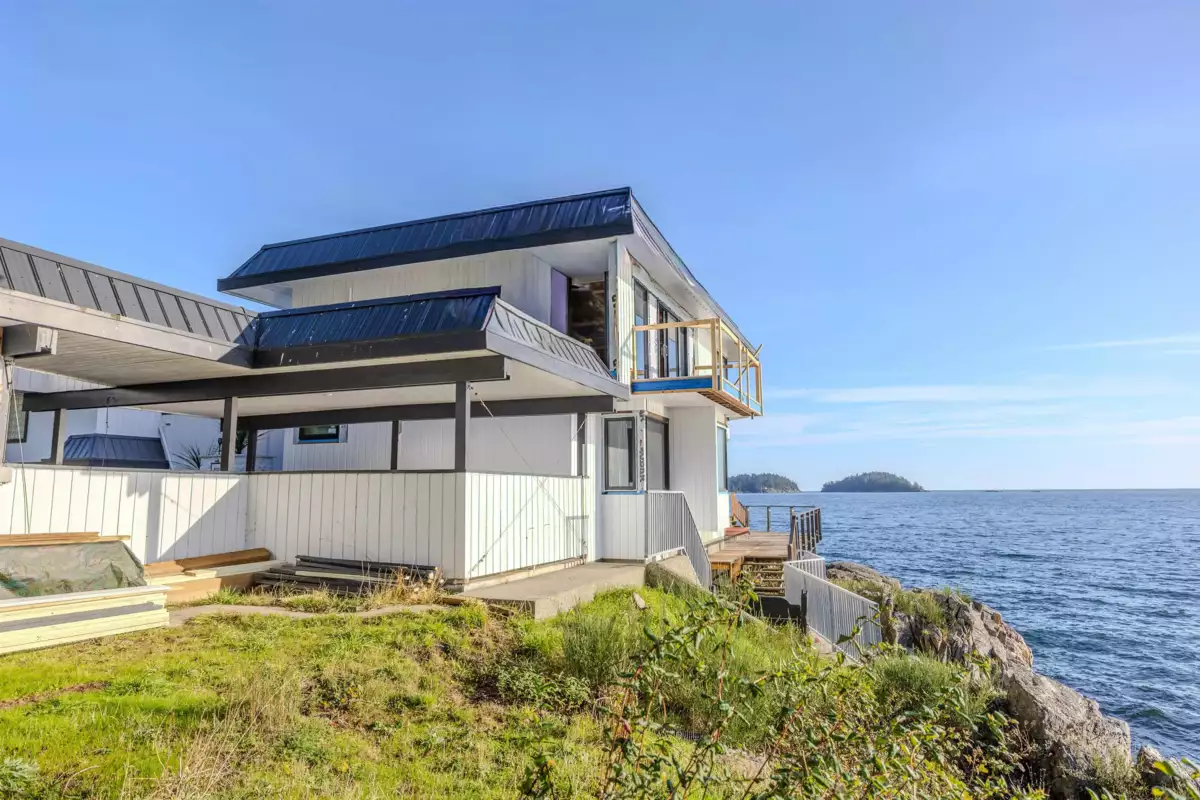 Primary Bathroom Photo of 5482 Hill Road, Sechelt, BC
