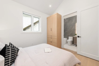 Guest Bathroom Photo of 1 3232 W 38th Avenue, Vancouver, BC