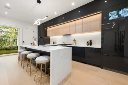 Kitchen Photo of 1 3232 W 38th Avenue, Vancouver, BC