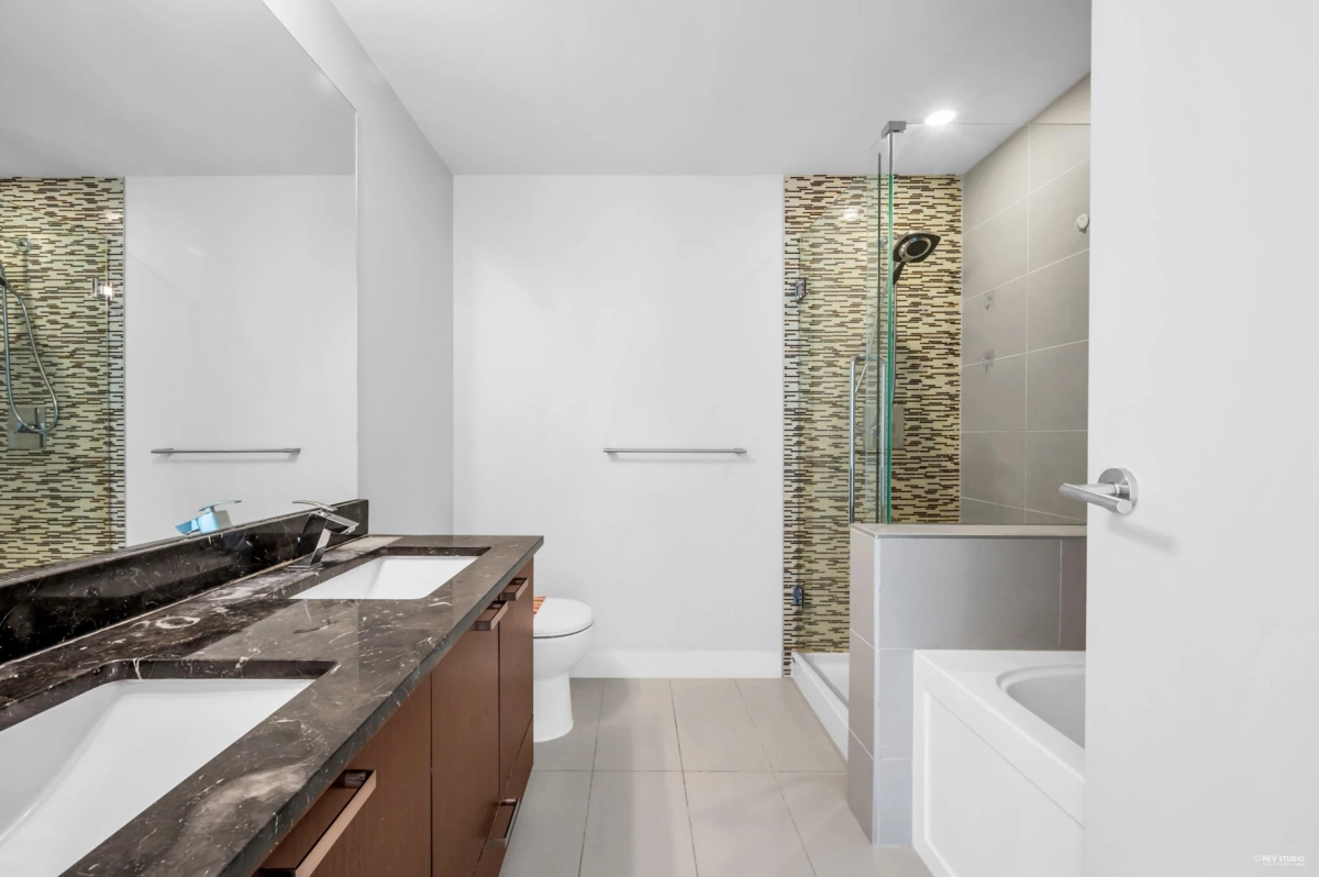 Guest Bathroom Photo of 1505 7117 Elmbridge Way, Richmond, BC