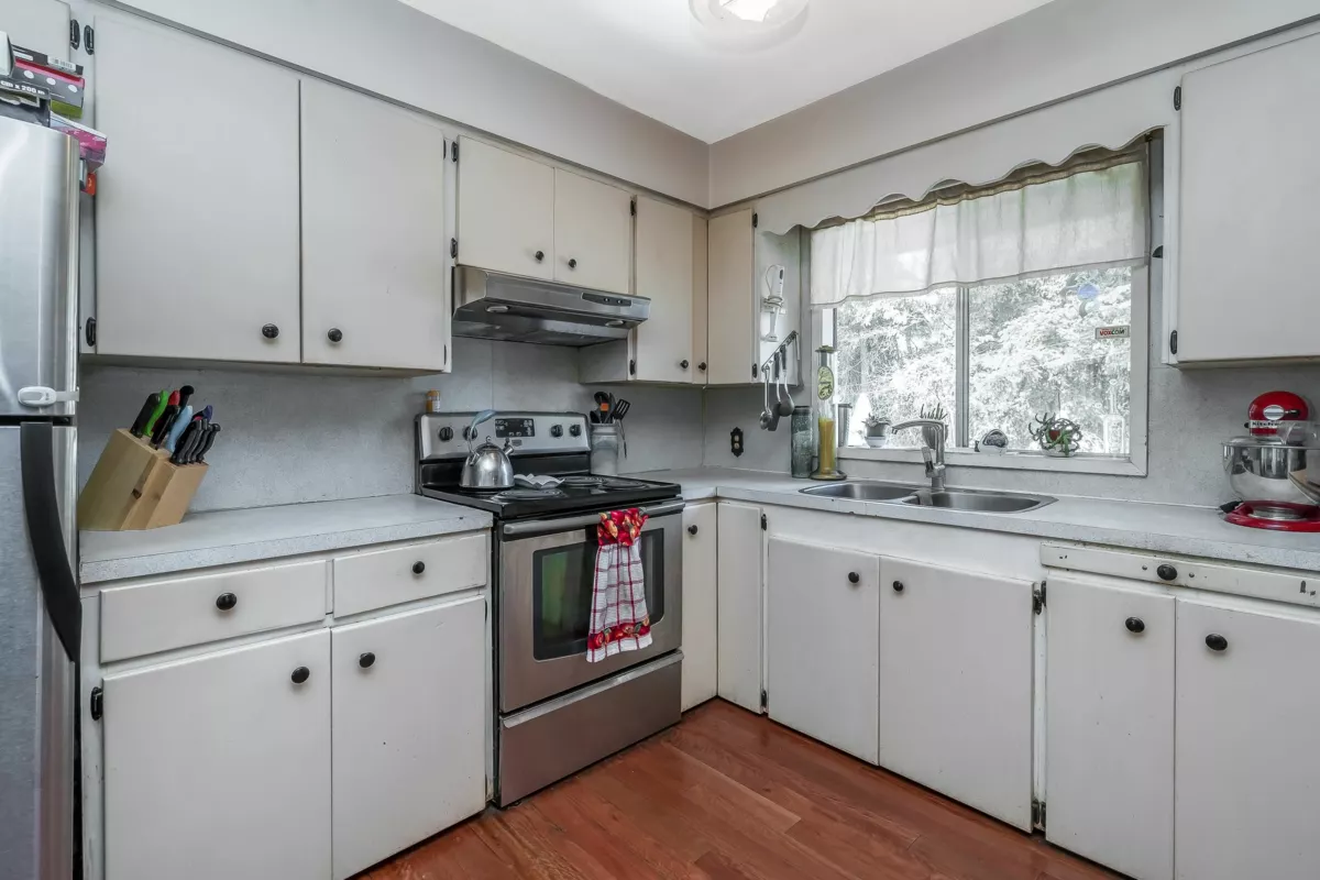 Guest Bathroom Photo of 2141 Ware Street, Abbotsford, BC