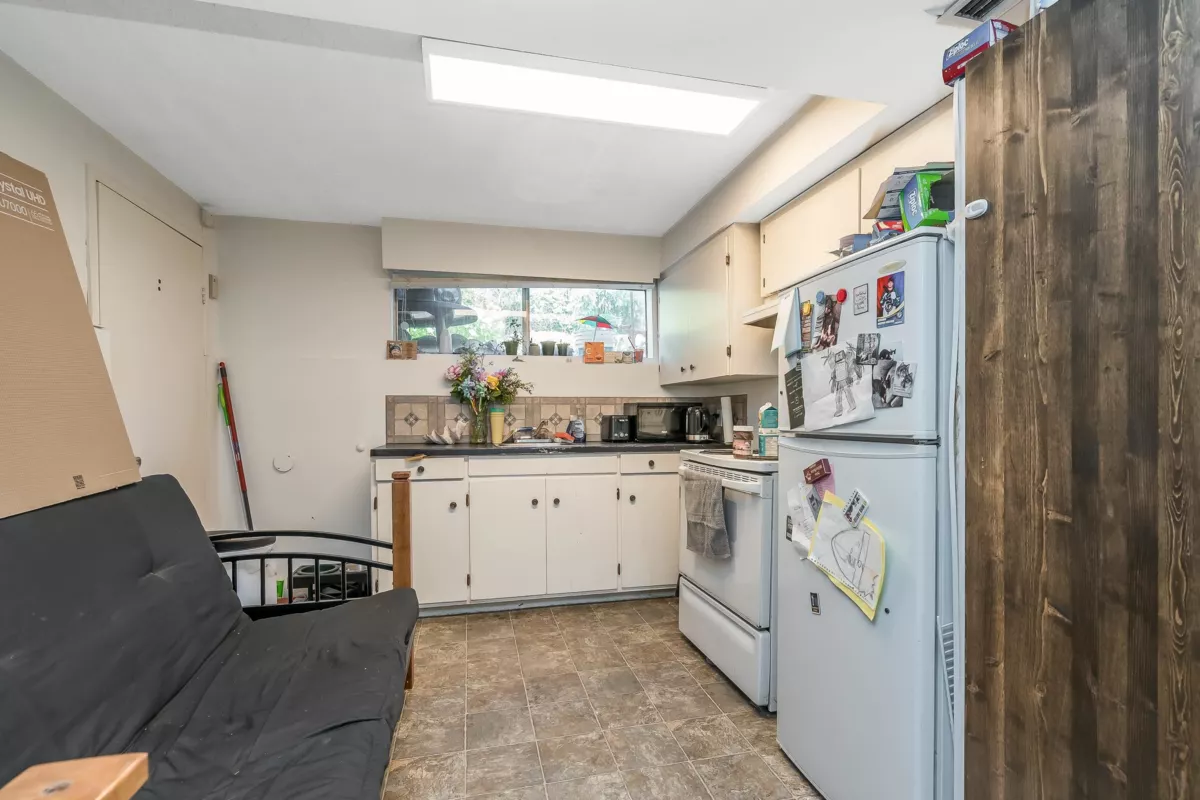 Hallway Photo of 2141 Ware Street, Abbotsford, BC