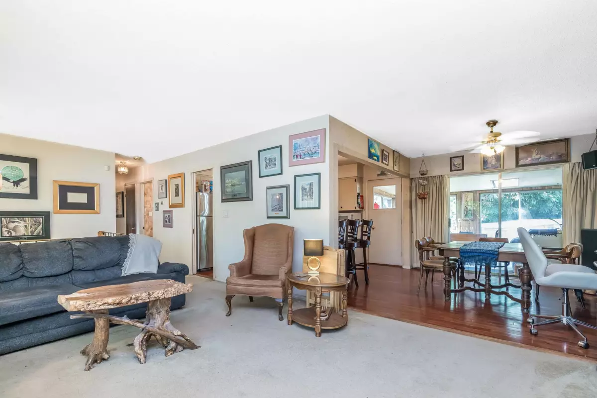 Kitchen Island Photo of 2141 Ware Street, Abbotsford, BC