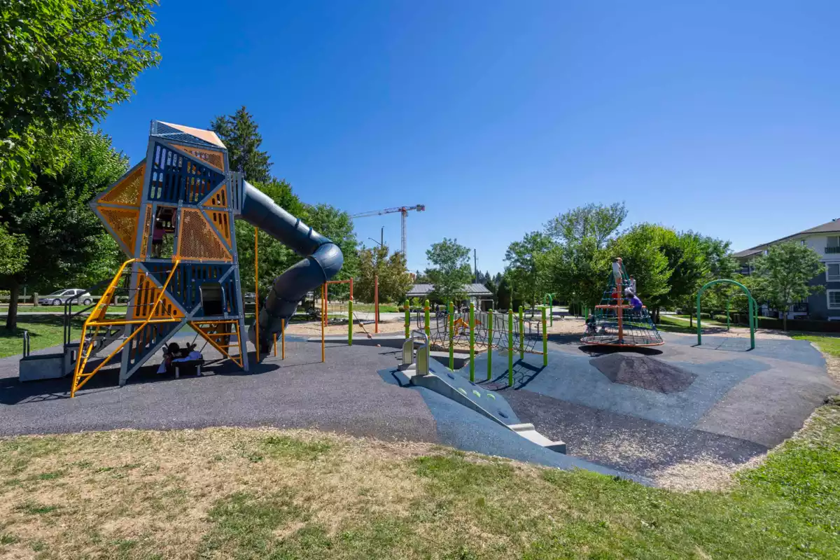 Garden / Landscaping Photo of 207 553 Foster Avenue, Coquitlam, BC