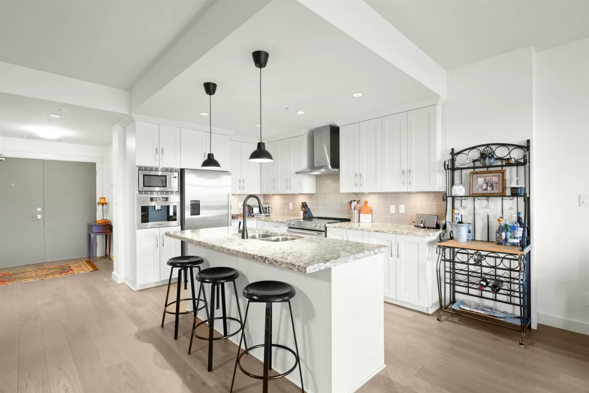 Primary Bathroom Photo of 112 5011 Springs Boulevard, Delta, BC