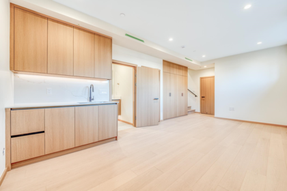 Mudroom Photo of 1 968 E 55th Avenue, Vancouver, BC