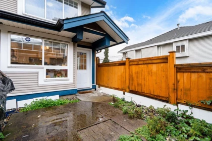 Front Yard Photo of 1 10282 132 Street, Surrey, BC
