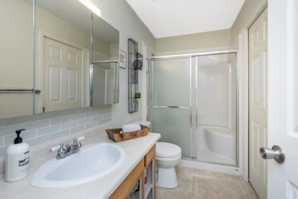 Guest Bathroom Photo of 316 31850 Union Avenue, Abbotsford, BC