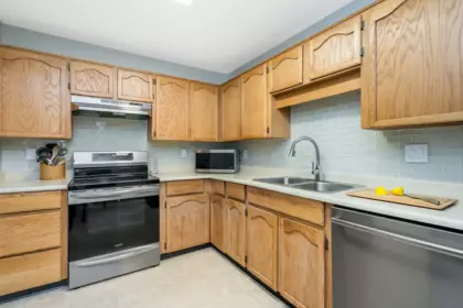Kitchen Photo of 316 31850 Union Avenue, Abbotsford, BC