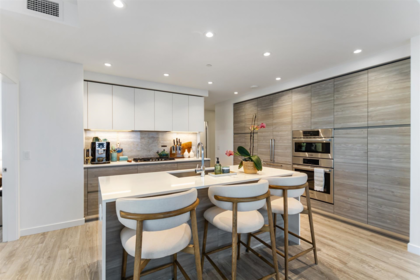 3208 680 Quayside Drive, New Westminster, BC