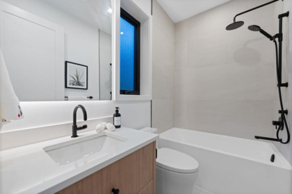 Mudroom Photo of 1 2846 W 12th Avenue, Vancouver, BC