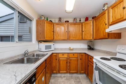 Breakfast Nook Photo of 18 2345 Cranley Drive, Surrey, BC