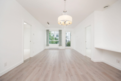 207 555 Foster Avenue, Coquitlam, BC, Coquitlam — Apartment/Condo for sale