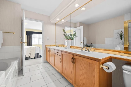 Hallway Photo of 20 15273 24 Avenue, Surrey, BC