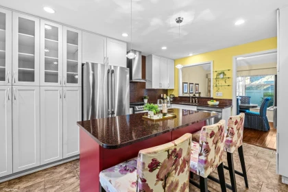 Kitchen Island Photo of 20 15273 24 Avenue, Surrey, BC