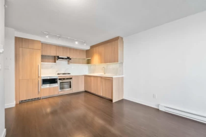 Kitchen Island Photo of 3301 13750 100 Avenue, Surrey, BC