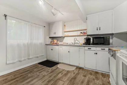 Hallway Photo of 2574 Cornwall Avenue, Vancouver, BC