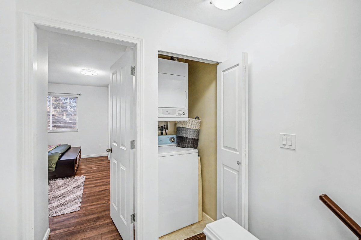 Hallway Photo of 75 6533 121 Street, Surrey, BC