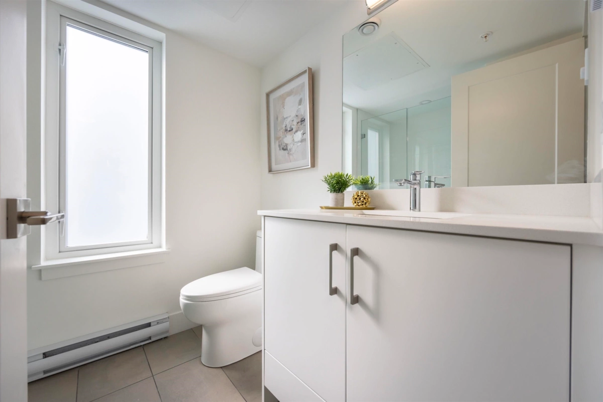 Guest Bathroom Photo of 21 6328 King George Boulevard, Surrey, BC