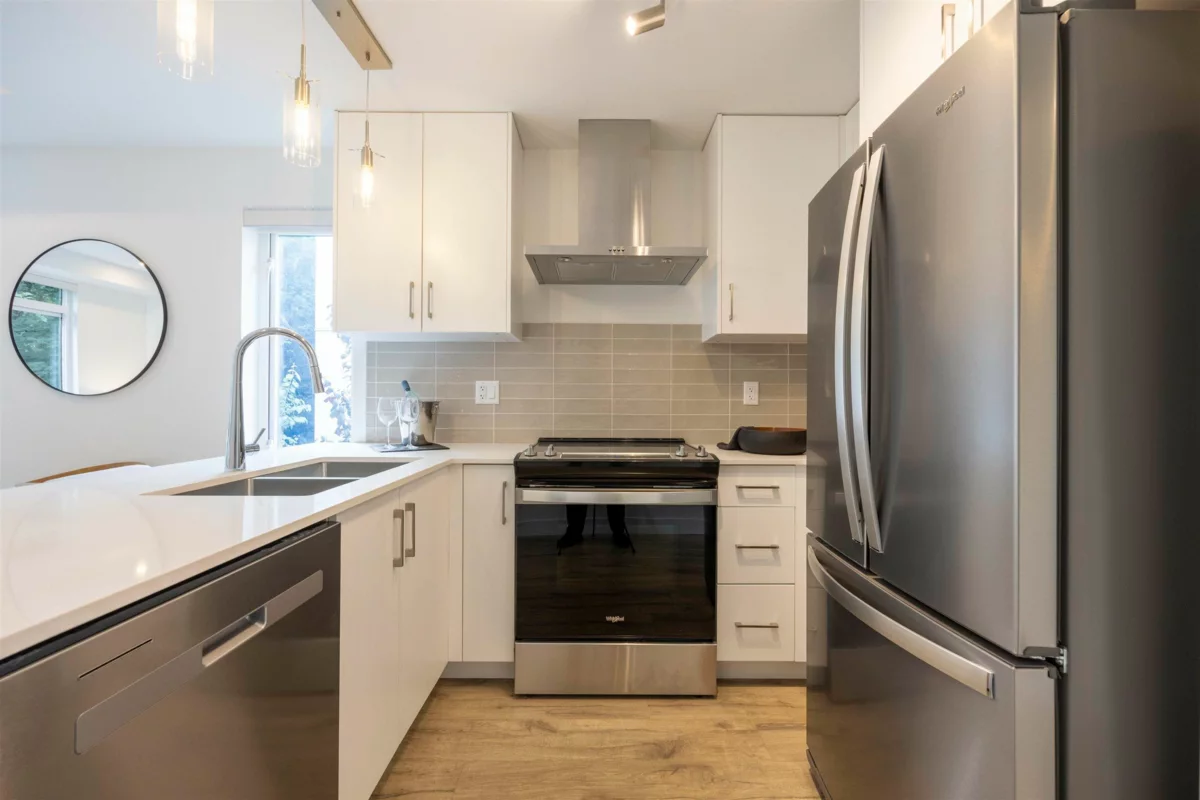 Living Room Photo of 21 6328 King George Boulevard, Surrey, BC