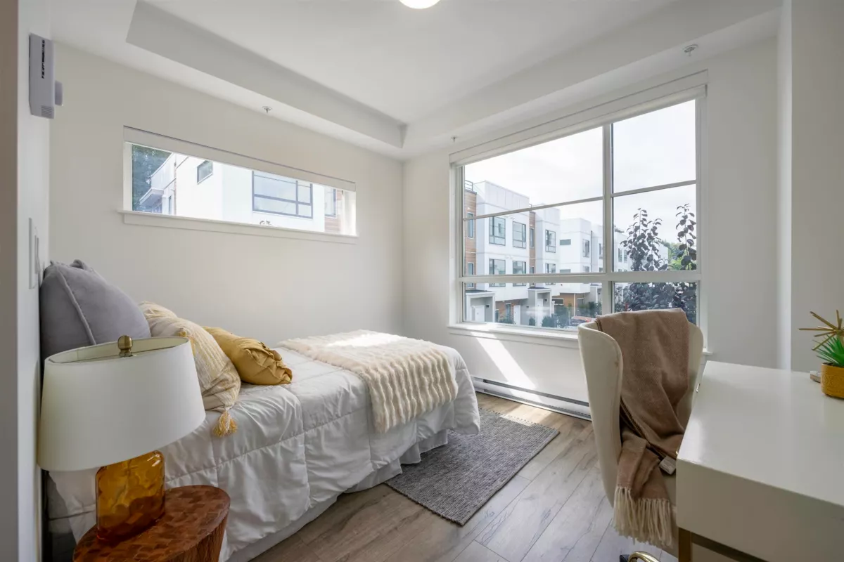 Walk-In Closet Photo of 21 6328 King George Boulevard, Surrey, BC