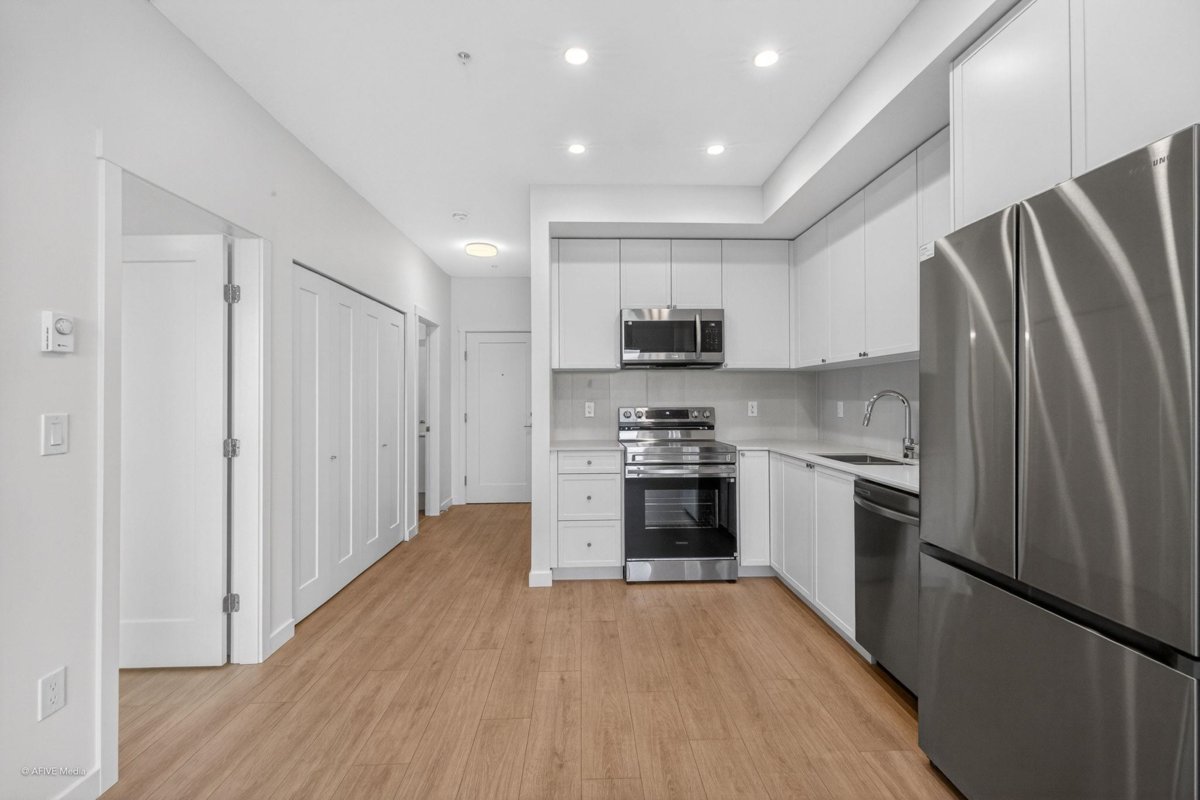 Kitchen Island Photo of 403 14778 N 106 Avenue Avenue, Surrey, BC